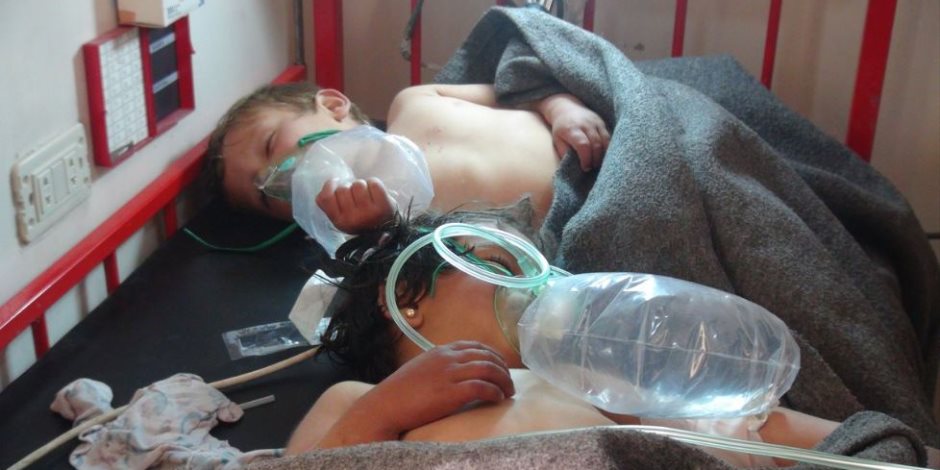 «خان شيخون» يتصدر تويتر لإنقاذ أطفال سوريا من الغازات السامة