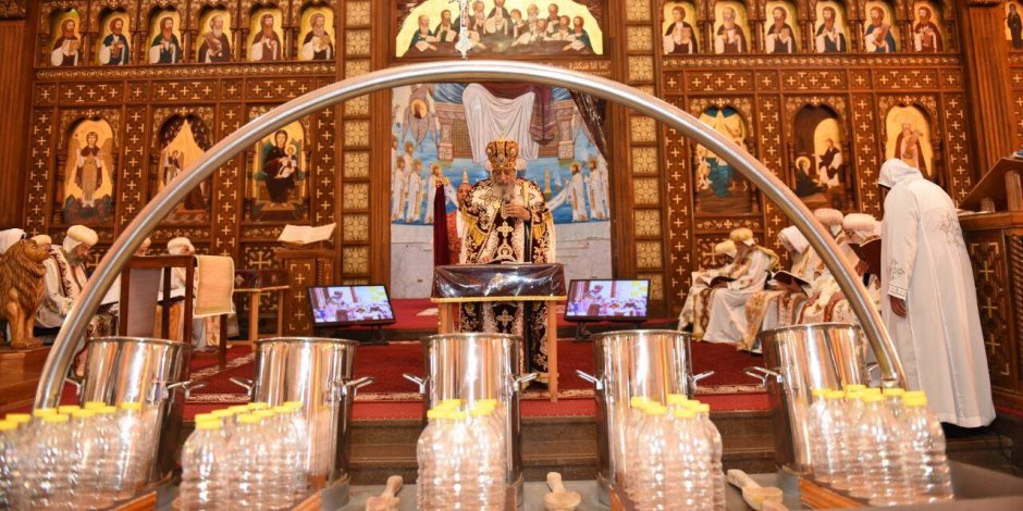 البابا تواضروس يترأس قداس عيد القيامة المجيد بالكاتدرائية المرقسية