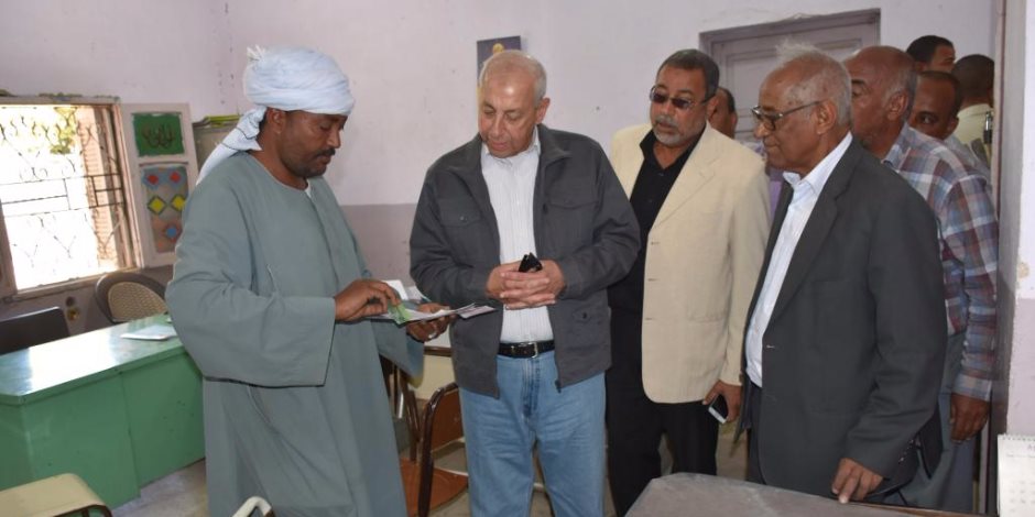 «حجازي» يجري زيارة ميدانية لعدد من قرى محافظة اسوان 