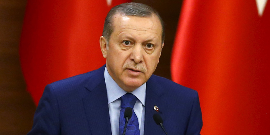 تركيا تحاكم الرئيسة السابقة لحزب موال للأكراد بتهمة الإرهاب