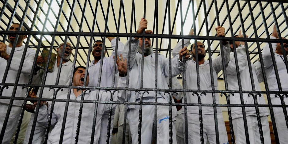 تأجيل محاكمة قيادات الإخوان المتهمين في «أحداث مكتب الإرشاد» لـ 8 مايو