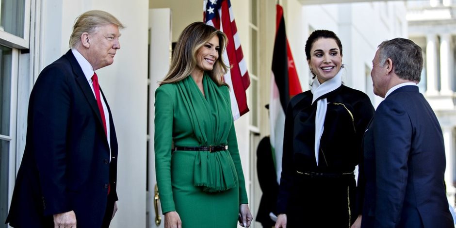 تعرف على رسائل «ميلينا ترامب» التي يحملها فستانها الأخضر.. أولها الترحيب بالملكة رانيا