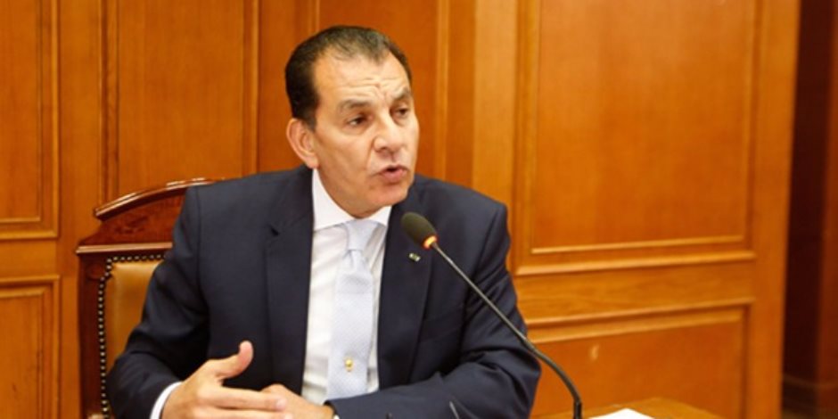 حاتم باشات يطالب البرلمان الإفريقى بالتصويت للمرشحة المصرية