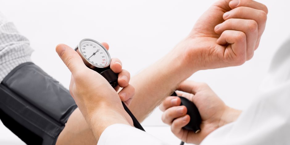 أعراض انخفاض ضغط الدم: حدوث زغللة والشعور الشديد بالإرهاق