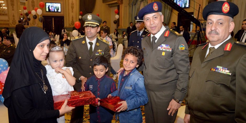 القوات المسلحة تشارك أبناء الشهداء الاحتفال بـ«يوم اليتيم» (صور) القوات المسلحة تشارك أبناء الشهداء الاحتفال بـ«يوم اليتيم» (صور)