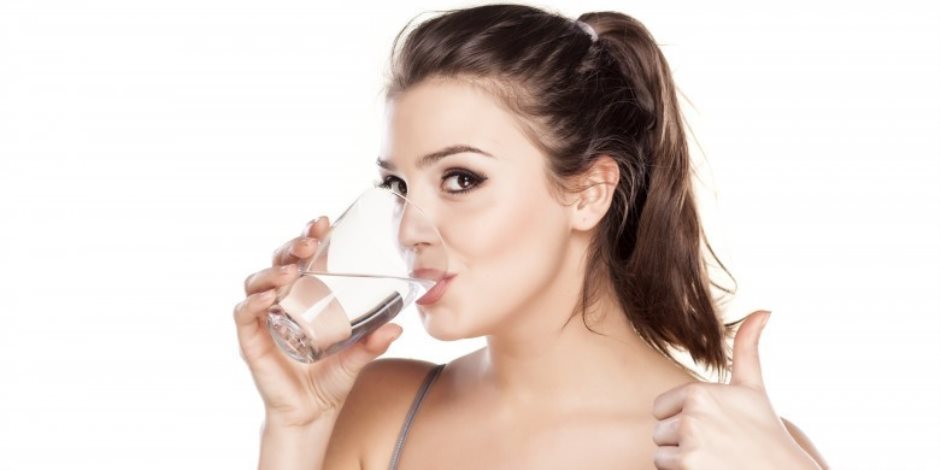 فوائد مضاعفة لشرب الماء الدافئ في الصباح.. ينقص الوزن ويحسن الدورة الدموية  