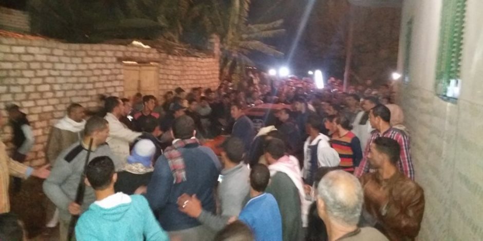 الآلاف بكوم حمادة يشيعون جثمان شهيد الشرطة في تفجير كنيسة الإسكندرية (صور)