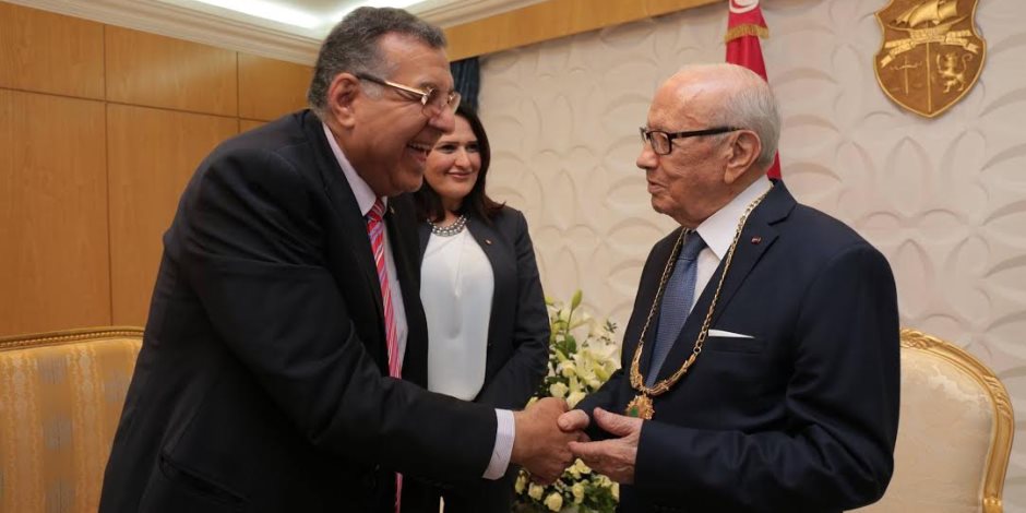 الرئيس التونسي يستقبل عمرو علواني رئيس الاتحاد الأفريقي للكرة الطائرة