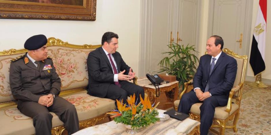 السيسي يستقبل وزير الدفاع القبرصي في حضور صدقي صبحي السيسي يستقبل وزير الدفاع القبرصي في حضور صدقي صبحي