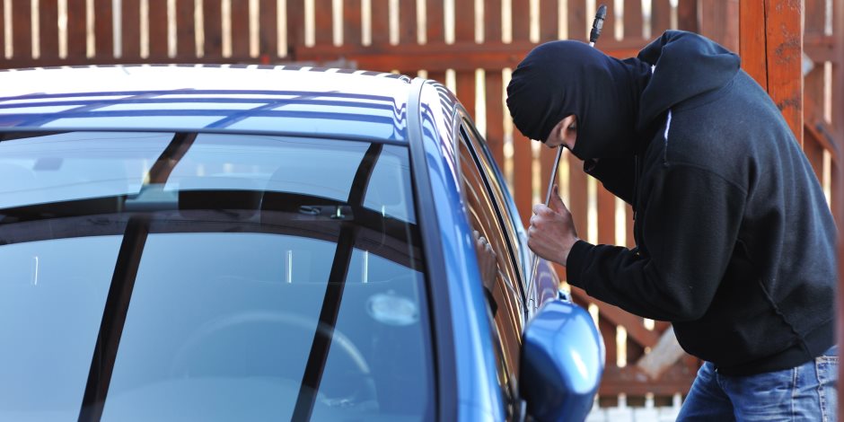 ضبط سمكري سيارات تخصص في سرقة السيارات بالإسكندرية