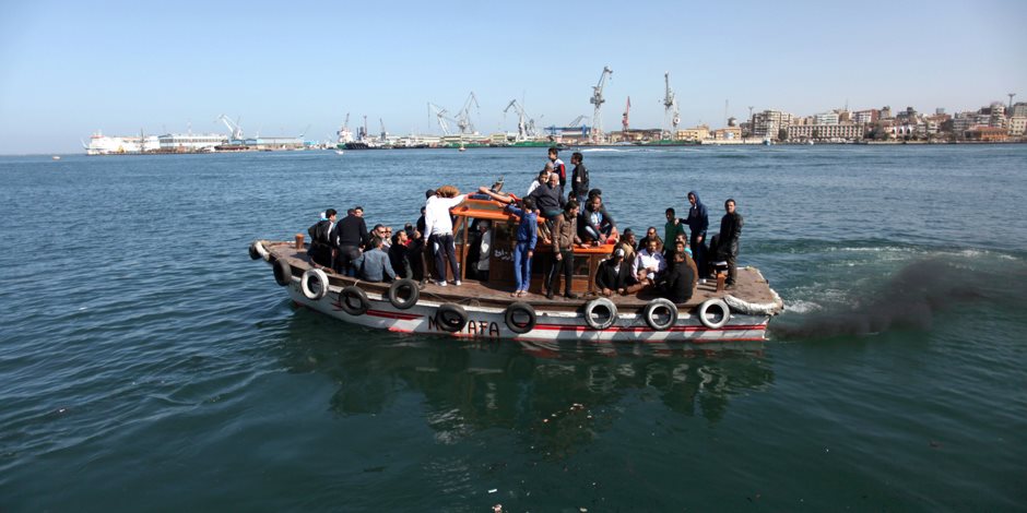 انقاذ 80 صيادًا مصريًا من الغرق عقب تعطل المركب قبالة سواحل ليبيا 