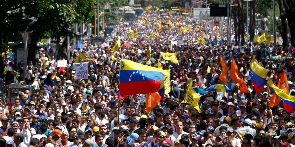 هل تصل فنزويلا إلى نفق مظلم بعد تمسك الرئيس الحالي بالسلطة؟