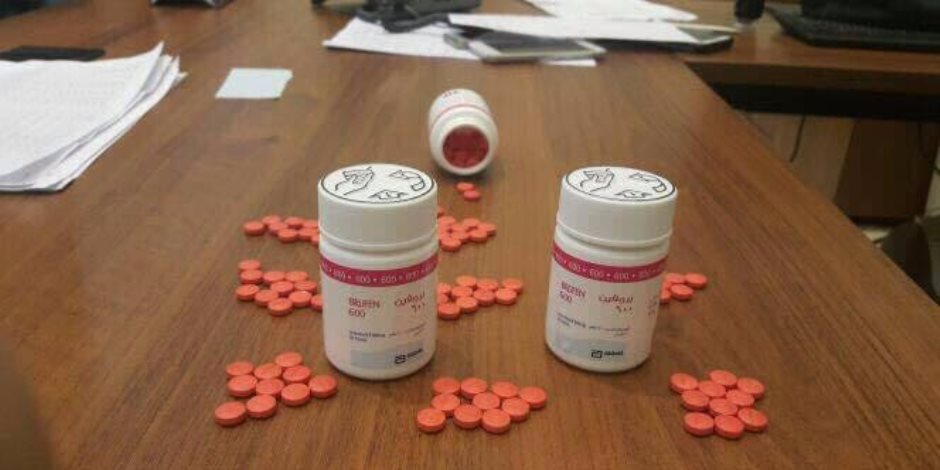 القبض على عاطل يحمل 652 من أقراص العقاقير المخدرة