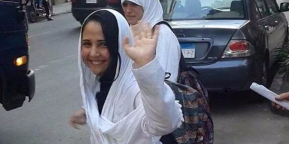 محام يطالب برفع الجنسية عن آية حجازي ومحاكتها بتهمة التحريض على مصر 