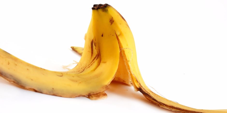 كيف يستخدم قشر الموز للعناية بالبشرة؟.. ترطيب وتفتيح وفوائد أخرى