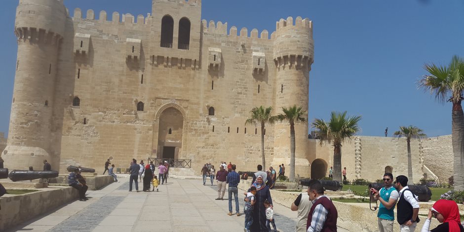 محافظ الإسكندرية يوافق على تخصيص 85 ألف جنيه لصيانة كشافات قلعة قايتباي