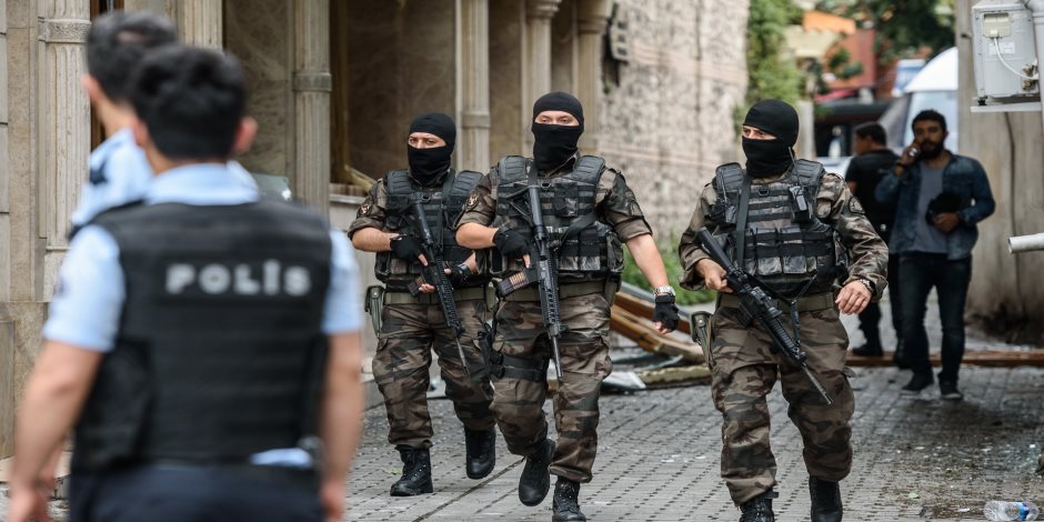 الشرطة التركية تحتجز 29 شخصا باسطنبول للاشتباه فى انتمائهم لداعش