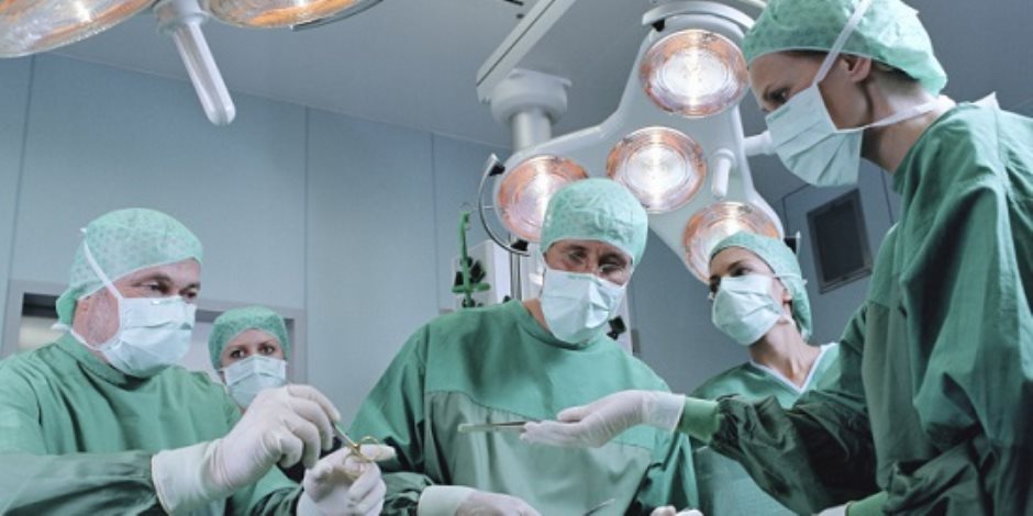 فريق طبي من جامعة عين شمس يجري 250 عملية جراحية مجانية بدولة مالي