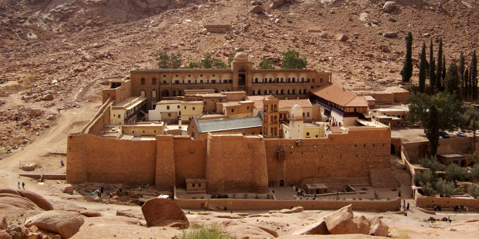 دير سانت كاترين.. الصليب والهلال يلتقيان في قلب جبال سيناء (صور)