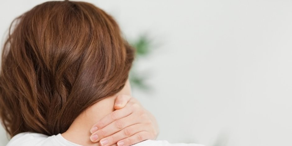 تعرف على 3 حلول لعلاج ألم الرقبة الناتج عن النوم