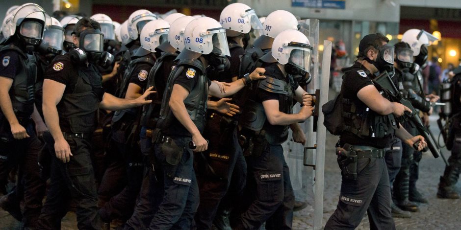 السلطات التركية تفرج عن 15 داعشيا
