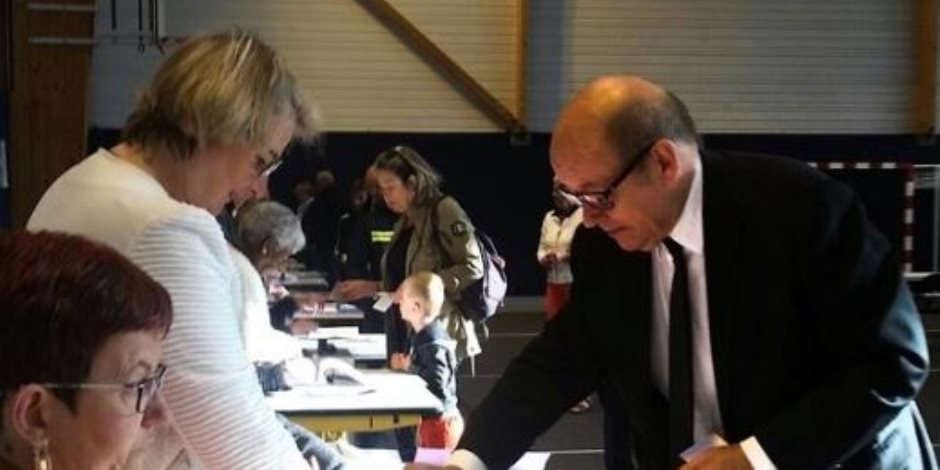 وزراء فرنسا يدلون بأصواتهم في الانتخابات الفرنسية (صور)