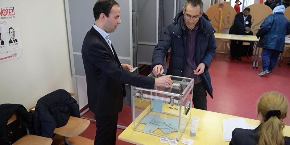 بدء عملية التصويت في الانتخابات الفرنسية (صور)