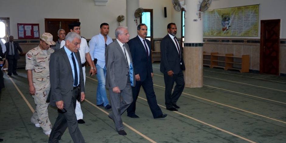 محافظ جنوب سيناء يتفقد أعمال رفع كفاءة مسجد الفيروز  في مدينة طور 