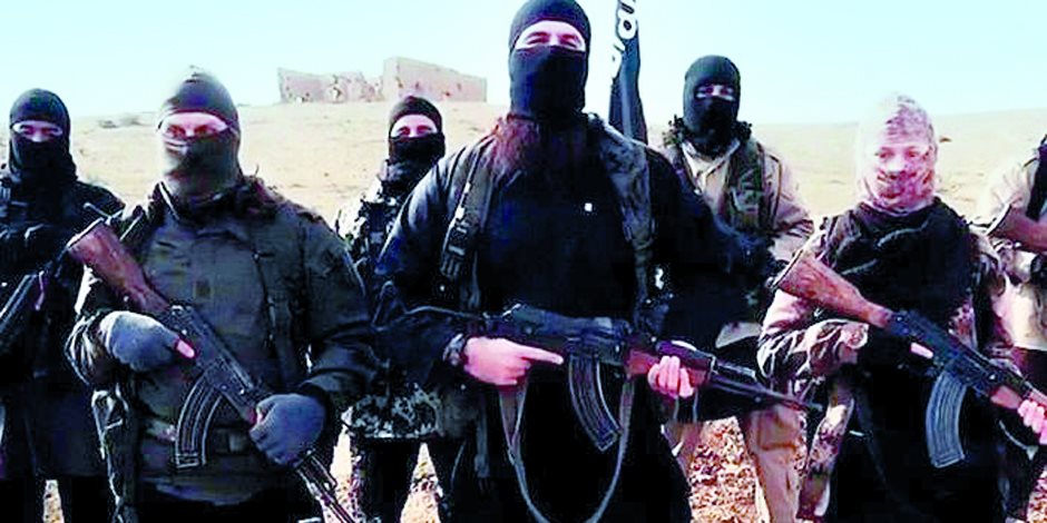 داعشي يعترف بقتل أحد رموز قبيلة الترابين (فيديو)