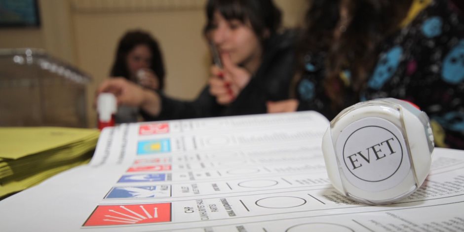 العليا للانتخابات التركية ترفض طلب المعارضة تأجيل إعلان نتائج الاستفتاء