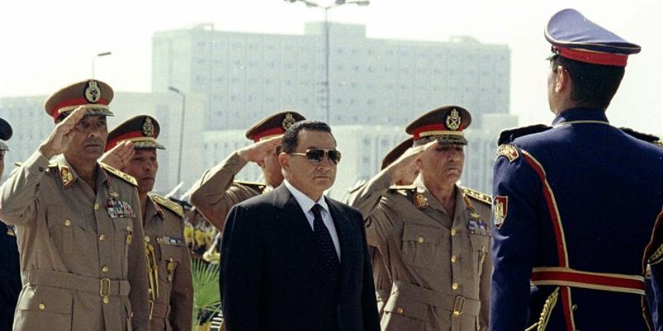أبناء مبارك يحتفلون بـ«صورا نادرة للرئيس الأسبق» في ذكرى تحرير سيناء