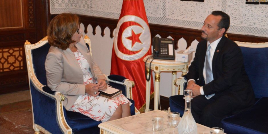 وزيرة المالية التونسية تنفى نية خفض قيمة الدينار أمام العملات الأجنبية