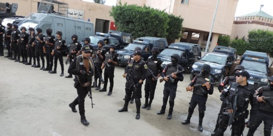 انتشار قوات الشرطة في شوارع القاهرة لتأمين زيارة بابا الفاتيكان