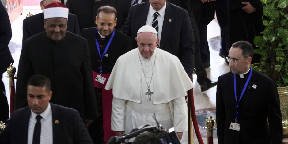 أول تصريح لـ«الطيب»: زيارة بابا الفاتيكان تجسد معنى السلام