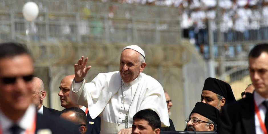 البابا فرنسيس يتوجه إلى المعادي لحضور لقاء ممثلي الكنائس