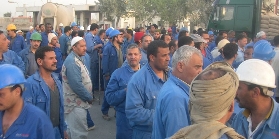 قيادي عمالي: «العلاوة اللي منحتها الدولة للموظفين باليمين بتاخدها بالشمال» 