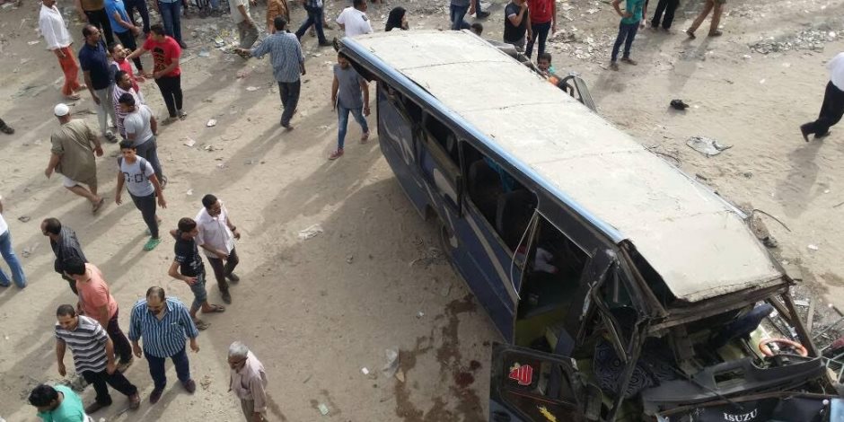 ارتفاع أعداد المصابين بعد انقلاب سيارة على طريق الإسماعيلية - القاهرة لـ 16 مصابا ومتوفيا