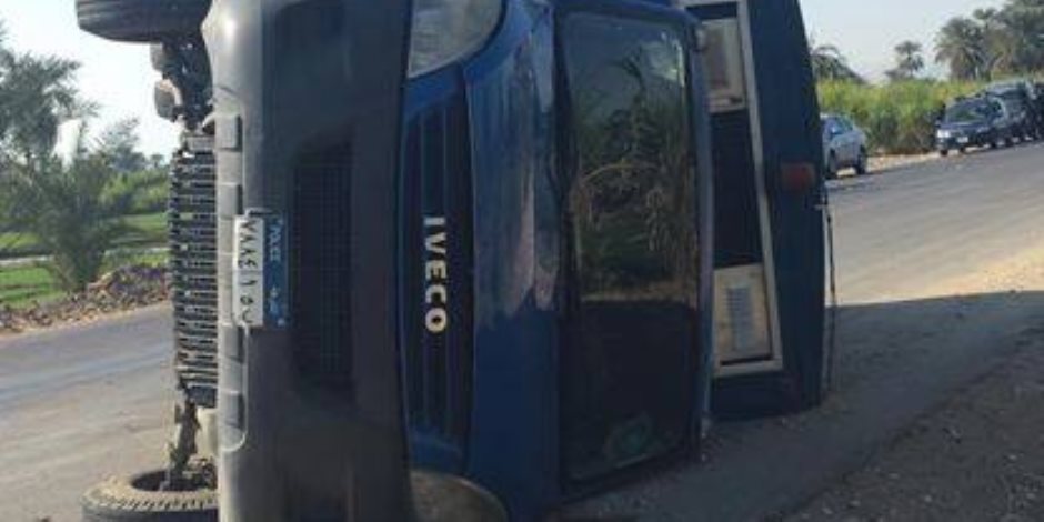 إصابة 8 أشخاص في حادث تصادم سيارة شرطة بأخرى بيجو 