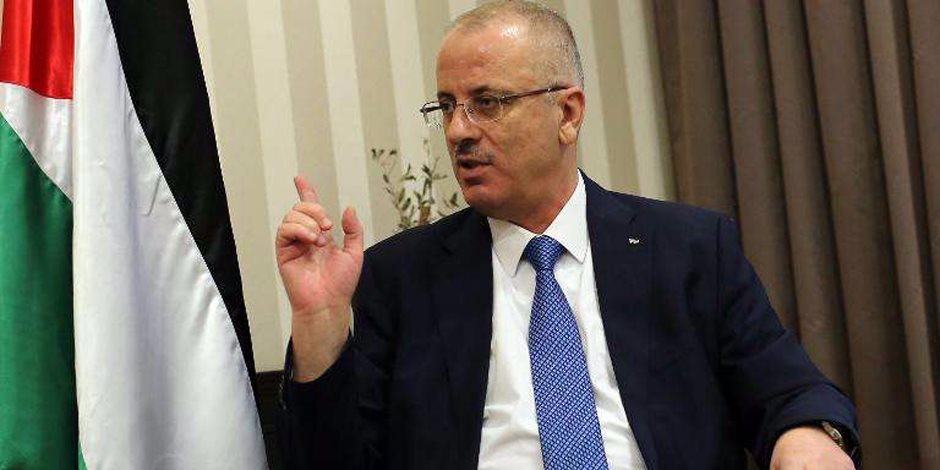 رئيس الوزراء الفلسطيني يؤكد حفاظ الحكومة على حقوق أسر الشهداء