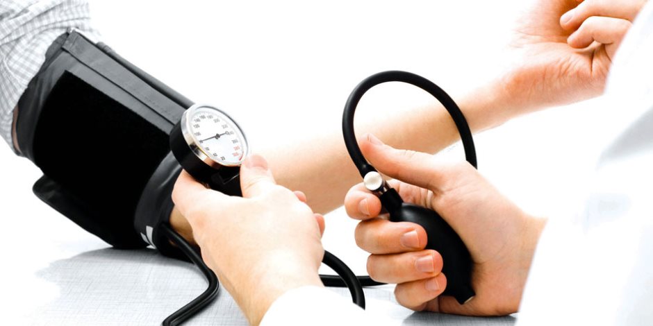 الأعراض وطرق الوقاية والعلاج من مرض ضغط الدم .. تعرف عليها