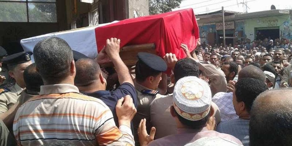 تشييع جثمان شهيد الواجب الوطني أيمن محمود مساعد شرطة بمسقط رأسه بالشرقية