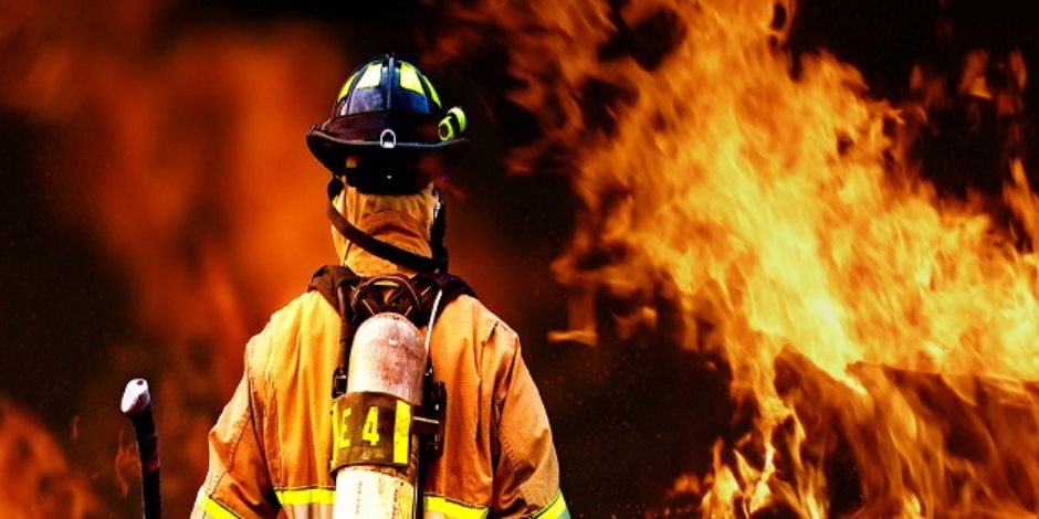 رجال الإطفاء يتمكنون من احتواء جزء كبير من حريق غابات بولاية كاليفورنيا