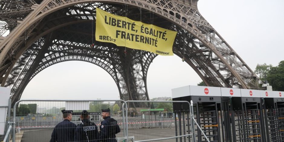 الانتخابات الفرنسية.. «قاوم» شعار التصويت ضد لوبان (صور)