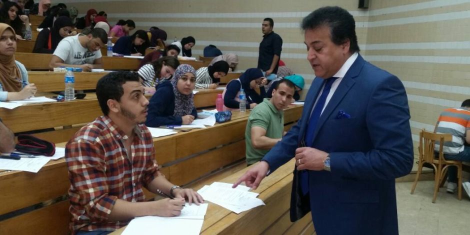وزير التعليم العالي يتفقد لجان امتحان جامعة عين شمس (صور)
