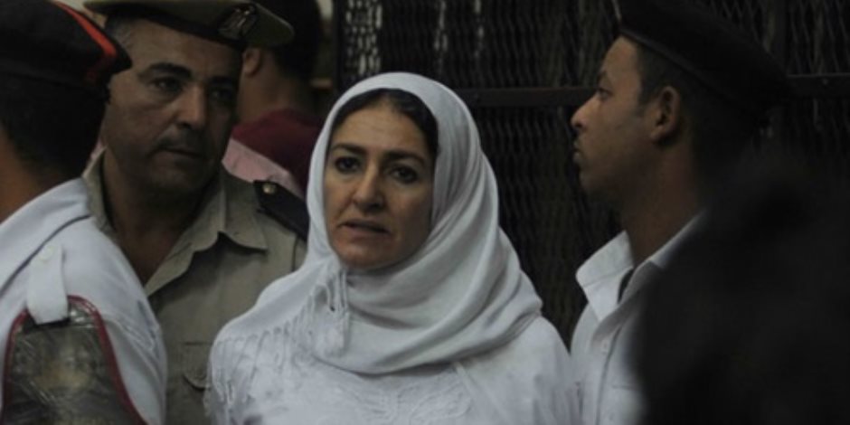 بدء إعادة محاكمة ياسمين النرش في واقعة مطار القاهرة