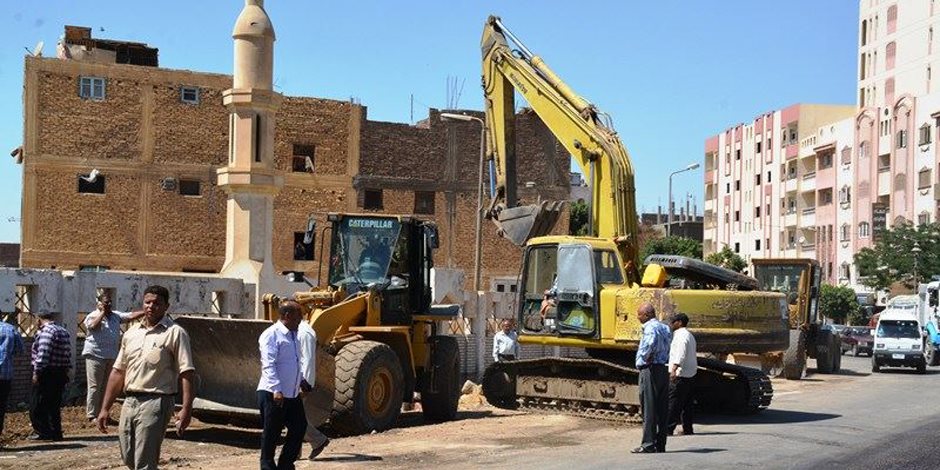 محافظ سوهاج يوجه بسرعة إنهاء أعمال الرصف والتوسعة بميدان الري في أخميم