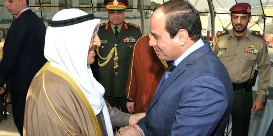 السيسي يستقبل رئيس الوزراء الكويتي بمقر إقامته في الكويت