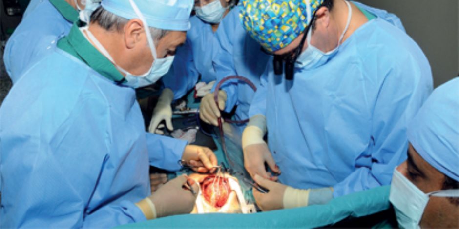  أطباء قسم جراحة القلب والصدر بقنا الجامعي يجرون 4 جراحات قلب مفتوح لأطفال يعانون من تشوهات 