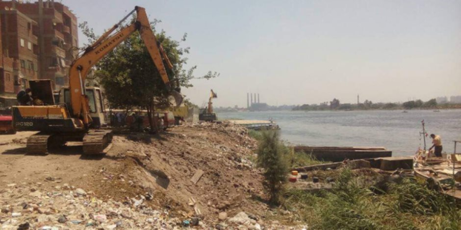 إزالة محطات رفع مياه عملاقة مخالفة على بحر يوسف في بني سويف