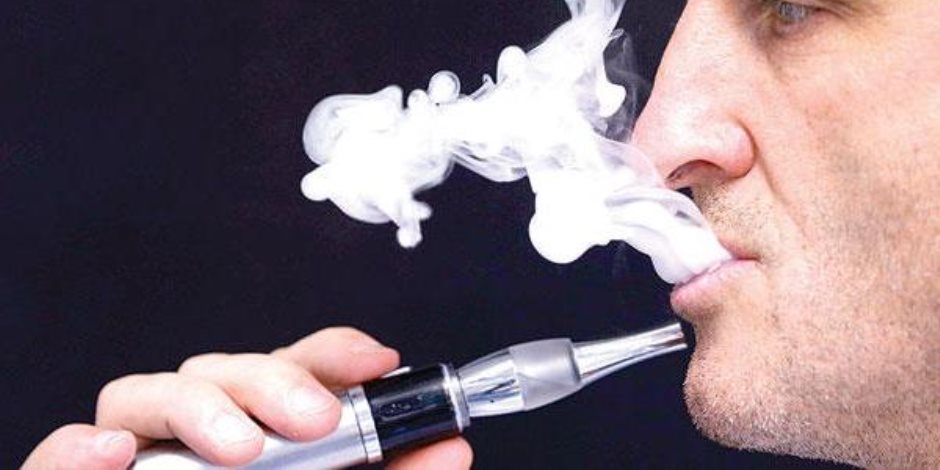 دراسة: السجائر الإلكترونية تقود إلى مزيد من التدخين